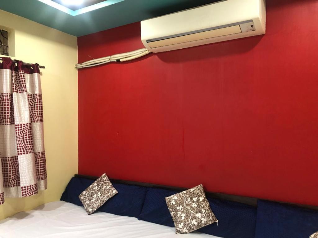 New Yanti Guest House Ujaim Exterior foto