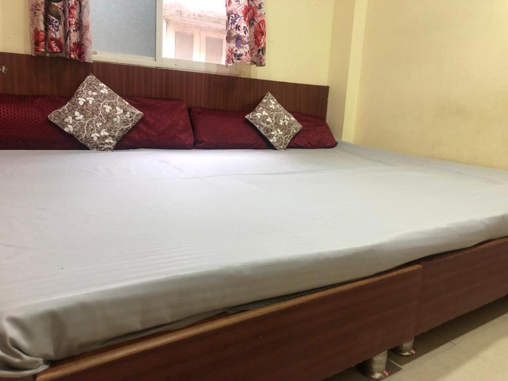 New Yanti Guest House Ujaim Exterior foto