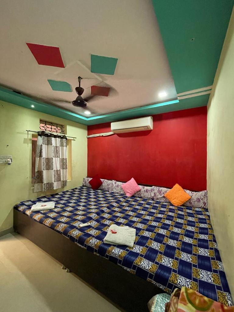 New Yanti Guest House Ujaim Exterior foto