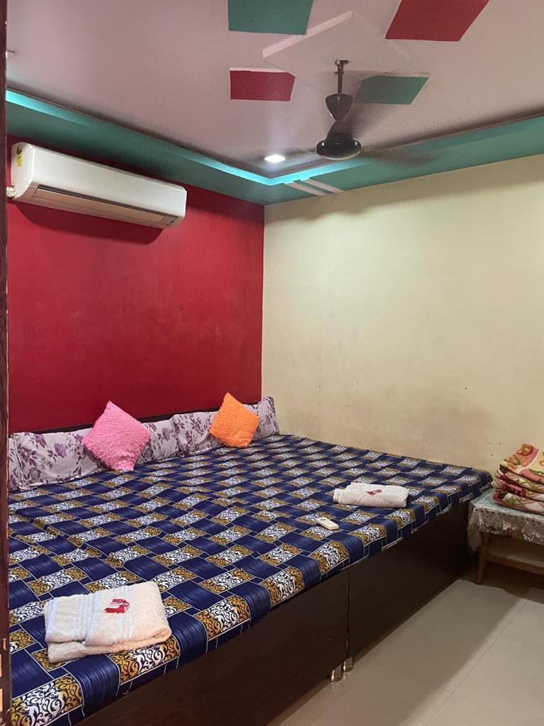 New Yanti Guest House Ujaim Exterior foto