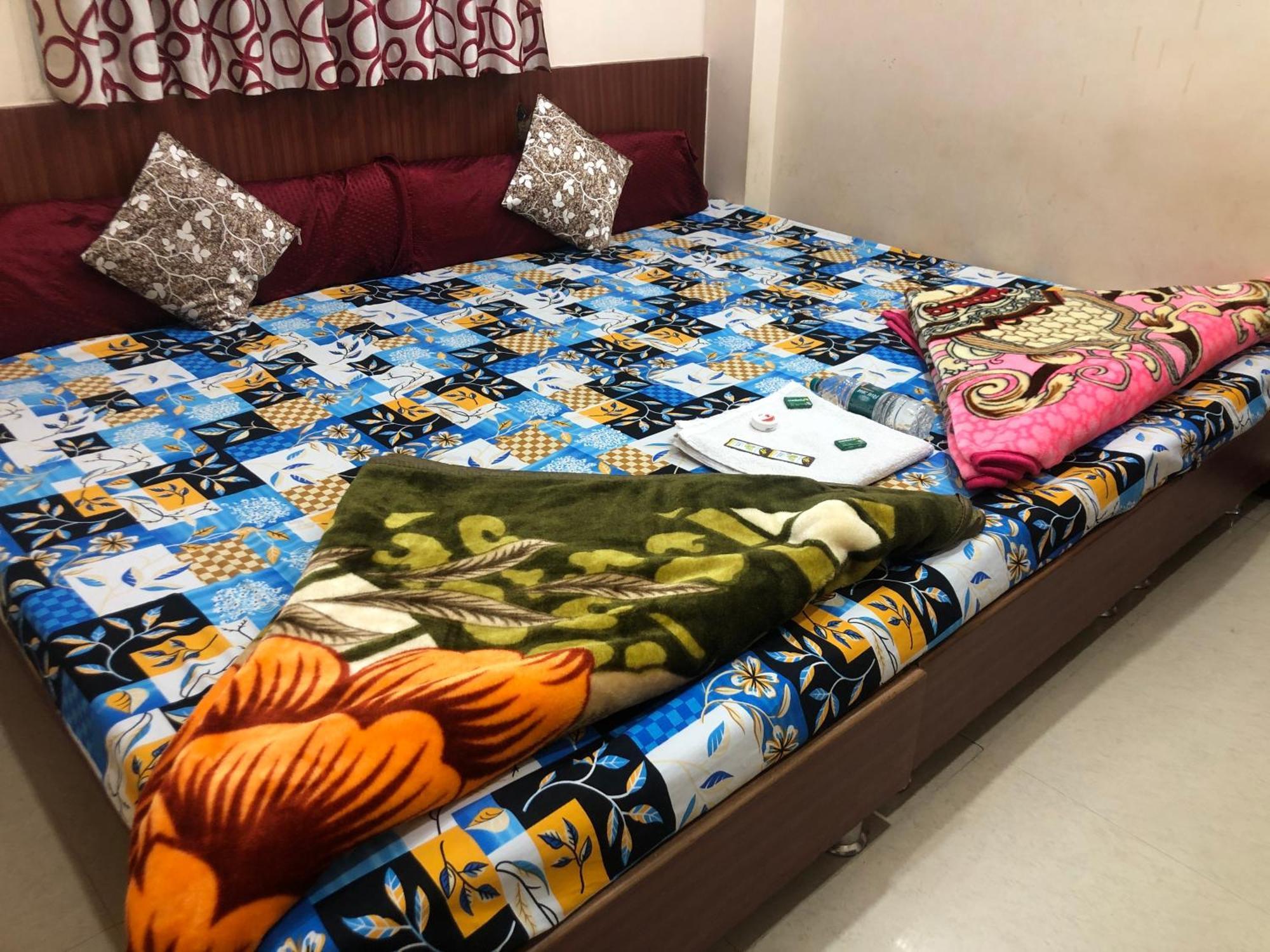 New Yanti Guest House Ujaim Exterior foto